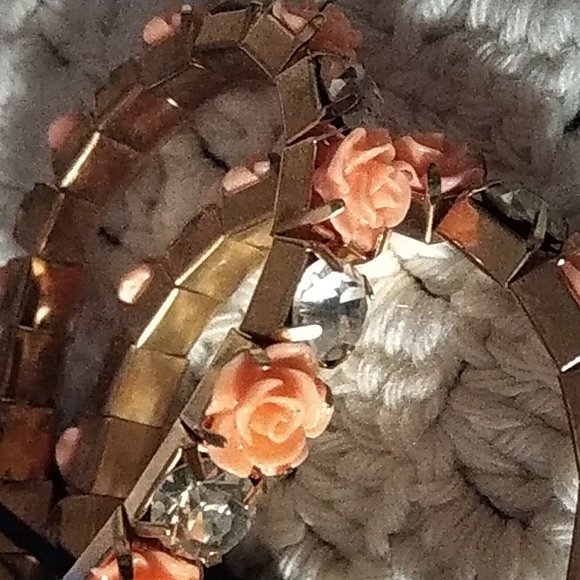 NWT Forever 21 Rose & Rhinestone Elastic Gold Tone Pink & Mint Bracelets Bundle - Picture 2 of 6